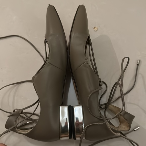 Saks fifth avenue taupe leather lace up mini heels 5.5 - Picture 2 of 3